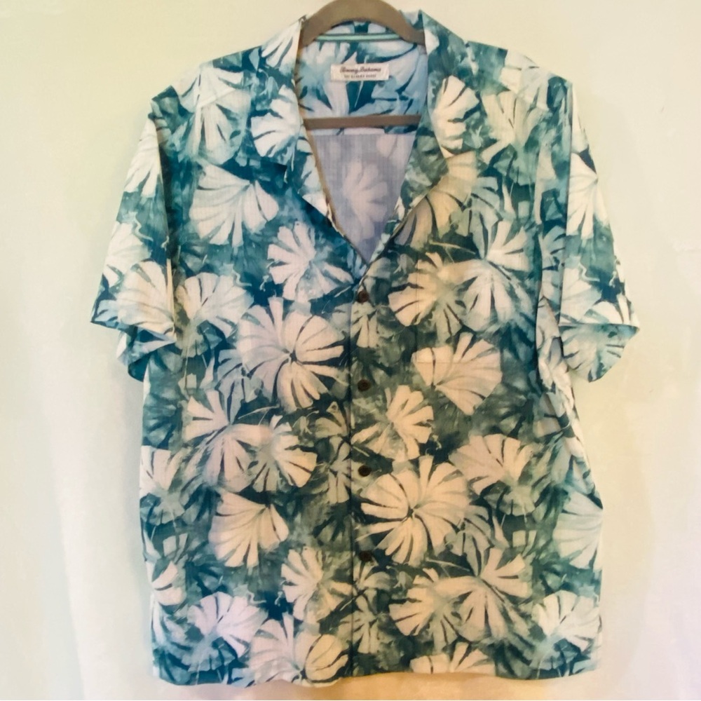 Tommy Bahama, large Tropical Green and White Men's Shirt